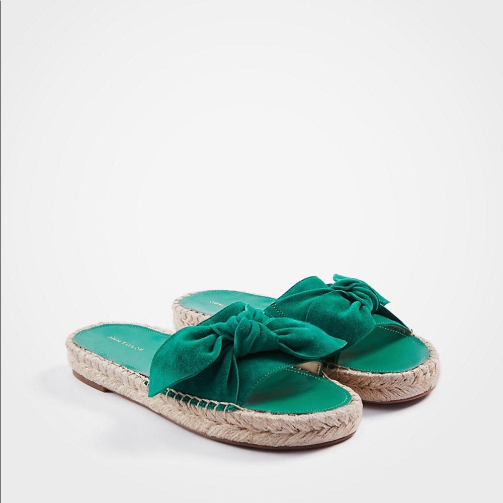 New in box green suede espadrille slide sandal